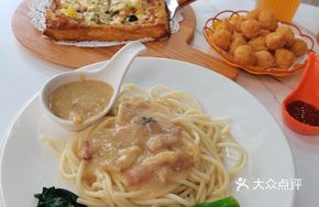 White Sauce Mushroom Bacon Pasta
