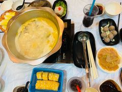 -鲜入围煮花胶鸡海鲜火锅