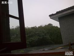 沙发右手边的窗户-星巴克(西湖天地店)