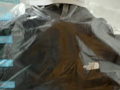 -福奈特洗衣·洗鞋·奢侈品护理(百联中环店)