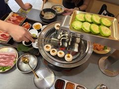 -围炉肉舍•炭烤活鳗•丹东海鲜烤肉(步行街店)