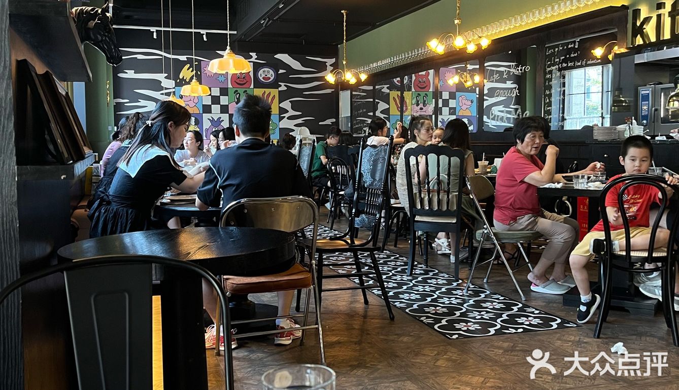 美食美景都有的#ENOUGH｜餐具都超精致