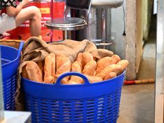 -Bánh Mì Huynh Hoa