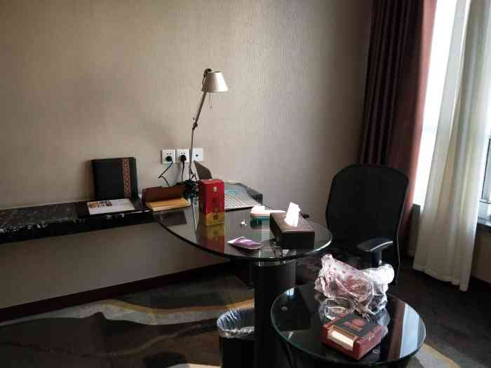 乌鲁木齐中和大酒店-"去参加婚礼的时候住的,设施齐全,很喜欢房.