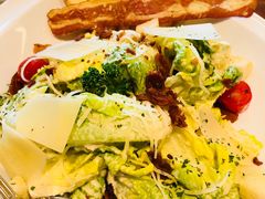 -Chom Cafe and Restaurant