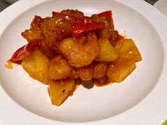 菠萝咕噜虾球-汤城小厨•粤菜•靓汤(苏州街店)