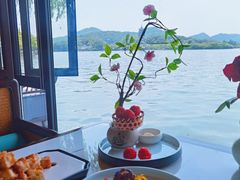 杨梅鳕鱼球-柳莺湖上·湖景餐厅·江南菜(西湖店)