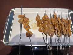 -三个大叔烤羊肉串·歌手驻唱·碳烤鲜肉(西三旗店)