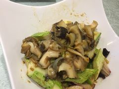 -赶海部落海鲜城(海阳路店)