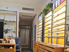 -优医视平价眼镜蔡司依视路折扣工厂店(十里堡店)