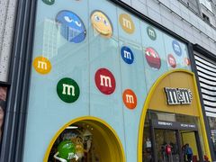 -m豆巧克力世界(上海世茂广场店)