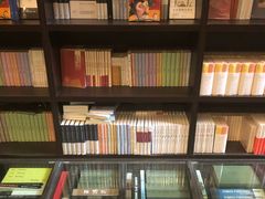 -钟书阁(松江泰晤士小镇店)