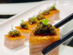 卡露伽鱼籽酱脆皮烧肉-广州文华东方酒店·江-由辉师傅主理