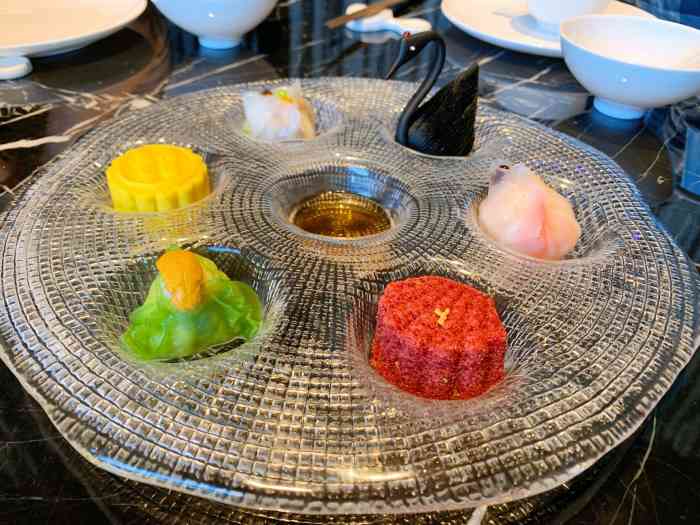 东方融宴(1862船厂店)-"门面难找,没人带位,进来十分钟,没人招待.