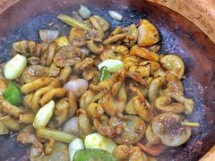 酱爆猪生肠-天宝食坊·啫啫煲大排档(西华路店)