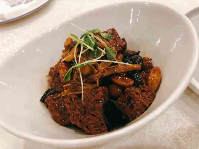 绿波廊(京瑞大厦店)-"东西很好吃,甜口居多.推荐茄子,拌苦苣.