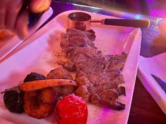 碳烤澳洲西冷牛排配蔬菜-MARU玛露音乐餐厅(大学路店)