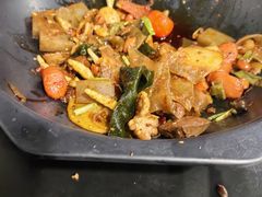 -愉肴麻辣香锅(中北镇店)