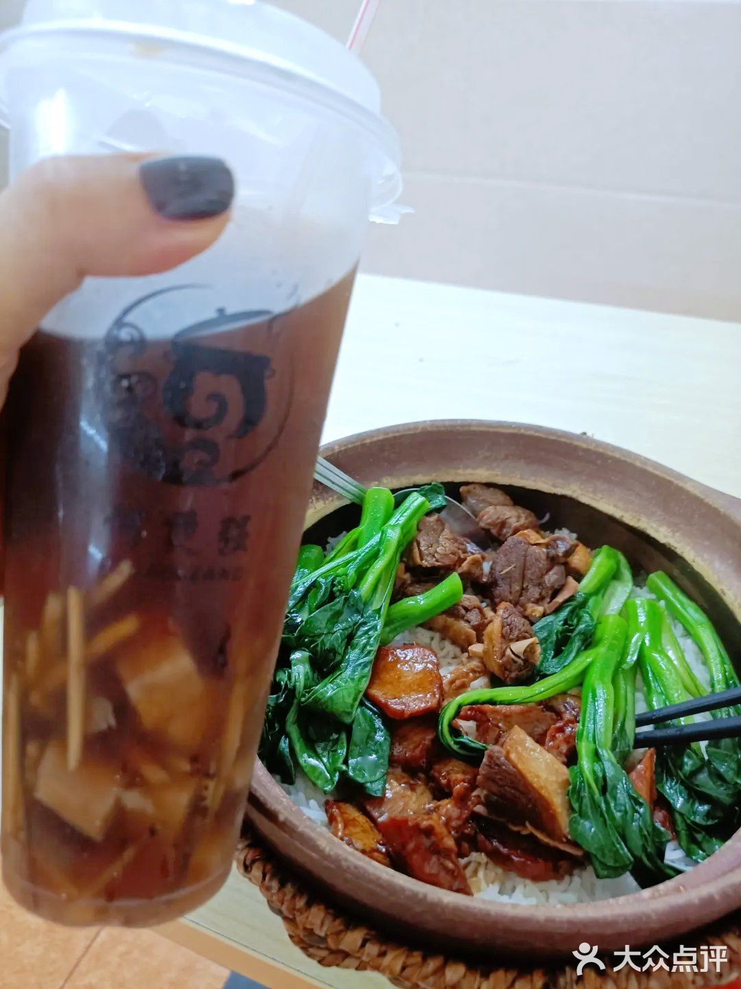 论顺德老字号煲仔饭，我选西门口的“何氏煲仔饭”，美女都爱[呲牙]