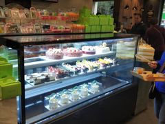 面包甜点陈列柜-爱达乐面包生日蛋糕(华油路店)