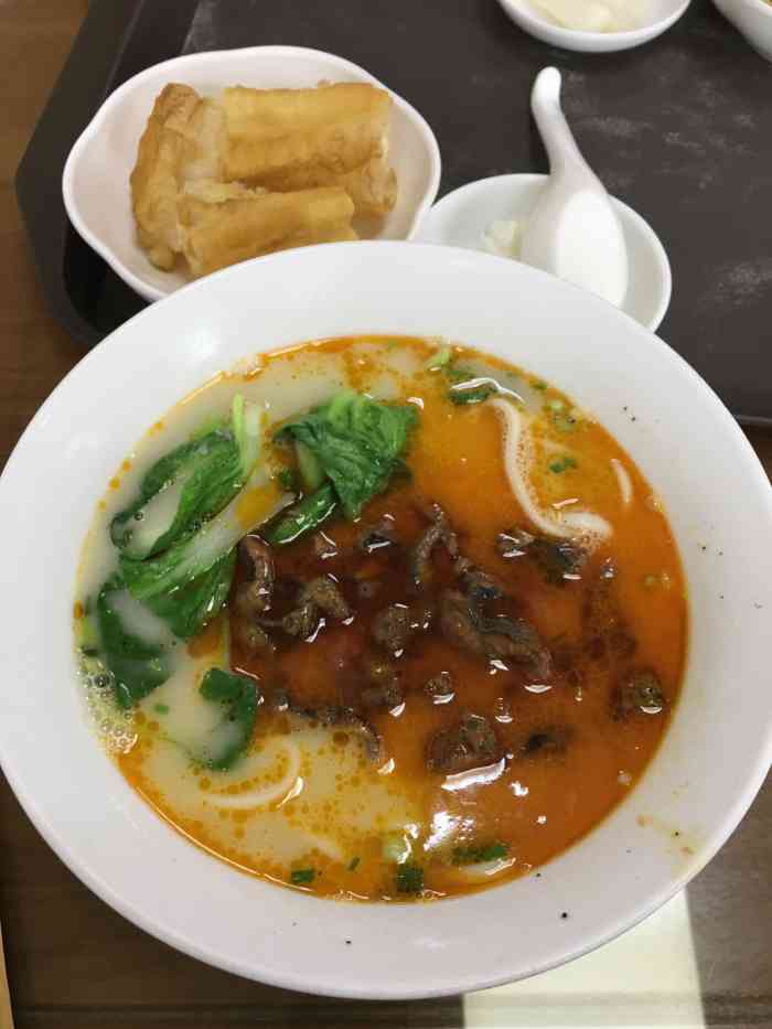 何记鳝鱼面(工农兵路店)-"媳妇儿边吃边说,武汉还是蛮多人对自己蛮舍.