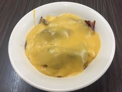 猪颈肉芝士捞公仔面-新记餐厅(香槟大厦店)