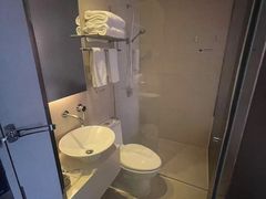 -卡罗酒店(东门晒布地铁站店)