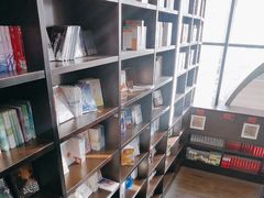 -钟书阁(松江泰晤士小镇店)