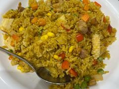 咖喱海鲜鸡粒炒饭-佰搭果·广式茶餐厅(西华路店)