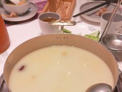 -洪氏嗨捞·广东猪肚鸡·椰子鸡火锅(西咸万象城店)