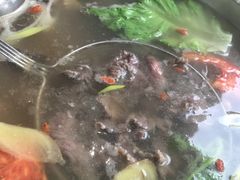 高钙牛骨原汤锅底-乡土黄·鲜牛肉火锅·小龙虾(兴业街店)