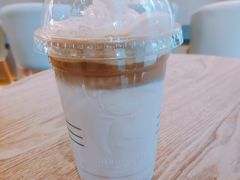 珞珈樱花拿铁-瑞幸咖啡(Lab·华强电子世界店)