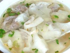 香菜香菇馄饨。-广慈小吃铺沪味佳饭堂