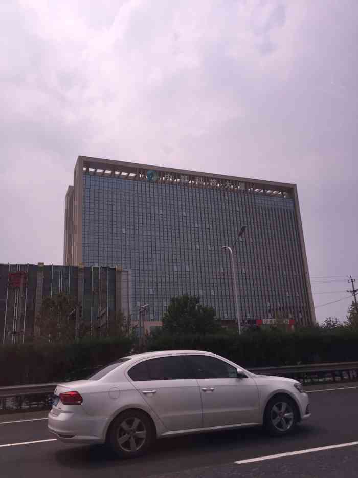 中都科技大厦-"顺路来这里办公,意外地发现了luckin."-大众点评移动版