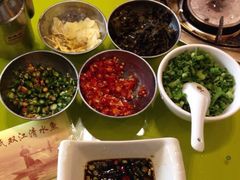 油碟-颜氏双江清水鱼一养身火锅(磁器口店)