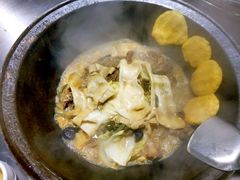 -屯老二农家铁锅炖·行业领军者(梅江店)