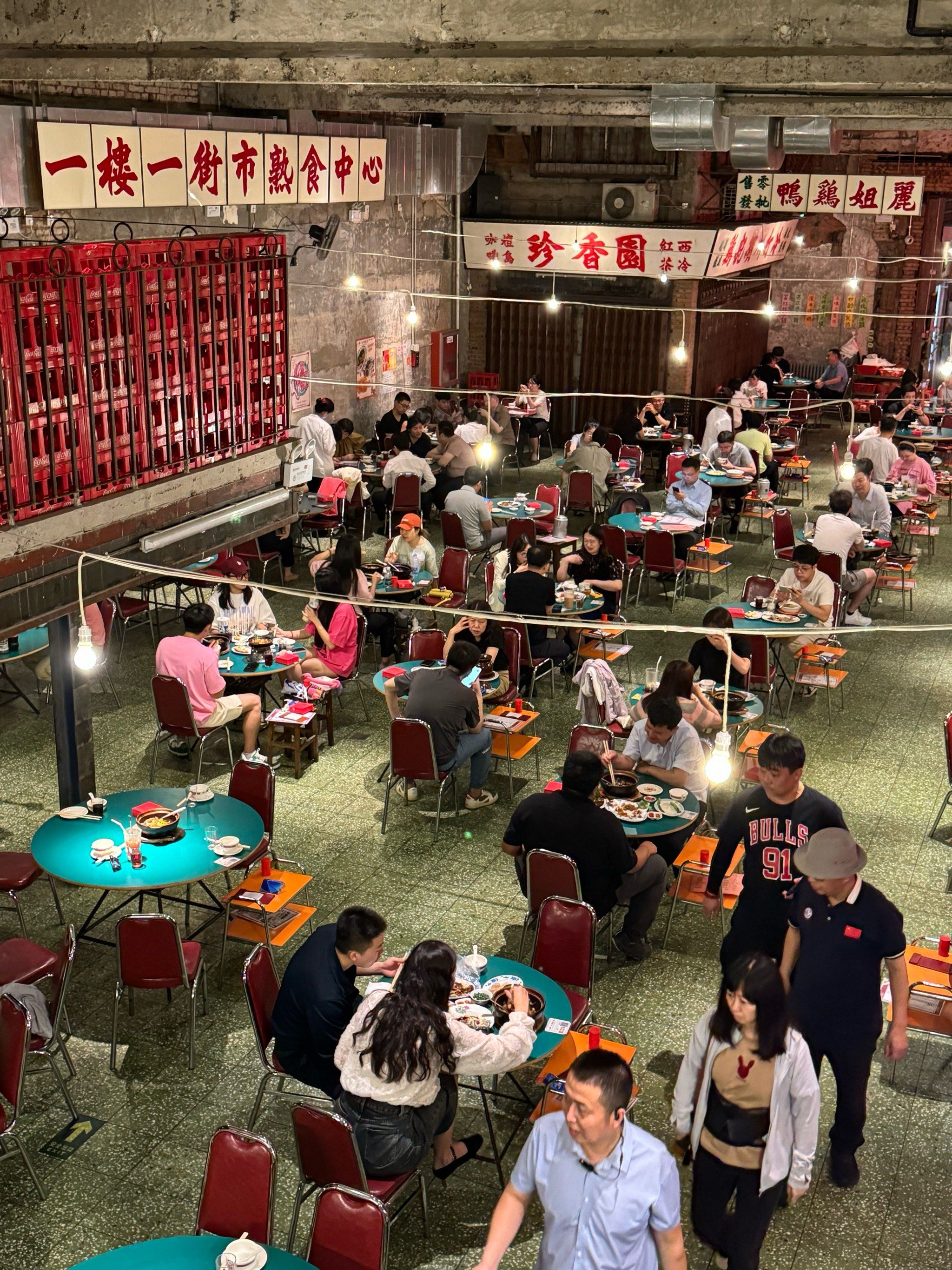 n不用飞到香港,也可以体验到香港街边大排档的风味!