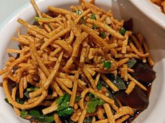 馓子拌皮蛋-刘胖子家常菜·蹄花焖藕(江汉路总店)