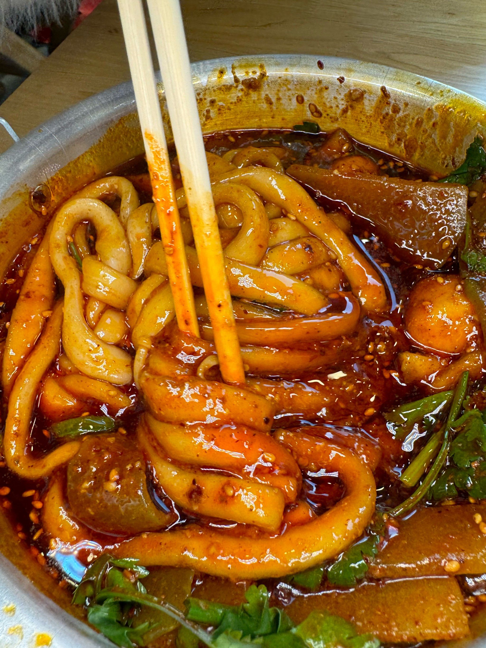 侯志伟甘肃麻辣手擀粉