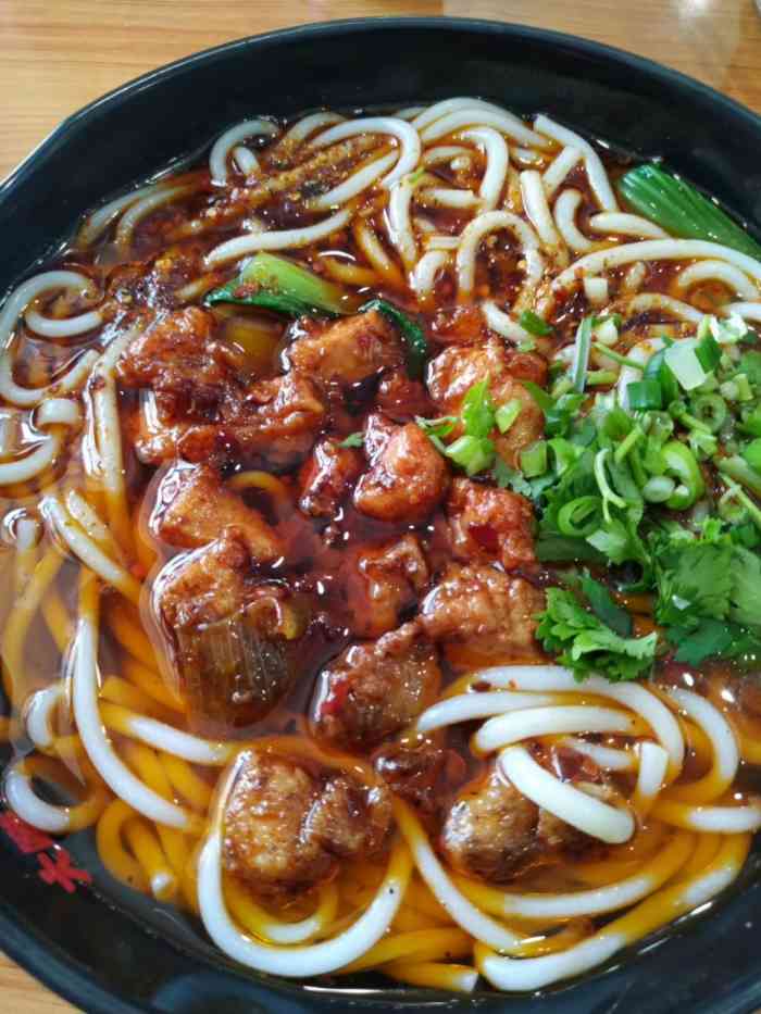 打分    /人 满满一大碗米线,满满一头大汗,爽歪歪啊!