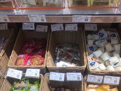 -来伊份(上海市静安区万航渡路889广场店)