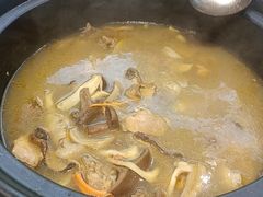 -菌之家·专业纯野生菌火锅·特色炒菌