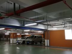 -中庚漫游城停车场