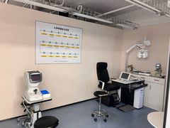 -无奔眼镜·蔡司·依视路授权店(朝阳大悦城店)