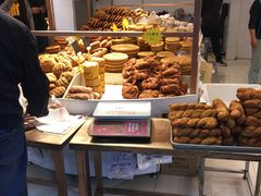 面包甜点陈列柜-杨老大焙子月饼干货(宽巷子民族美食街店)