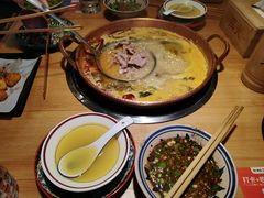 -洱火云南酸菜牛肉火锅(石景山当代商城店)