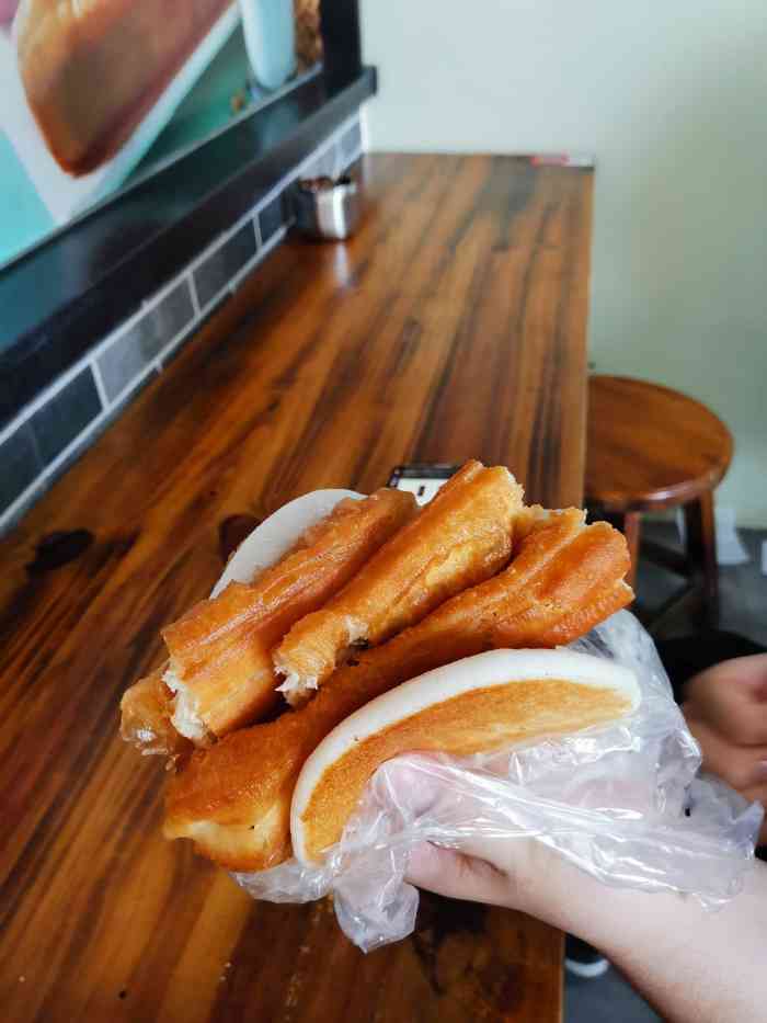 阿建豆浆油条店(西乡路店)-"真的是有老上海的味道,开在西乡里平利路