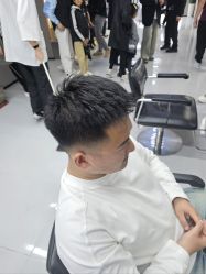 -宫铭烫发染发接发店