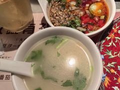 -尚尚仙·酸汤猪手·猪肚鸡火锅(华联万柳购物中心店)