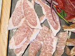 雪花松板肉-小财盆地桌烤肉